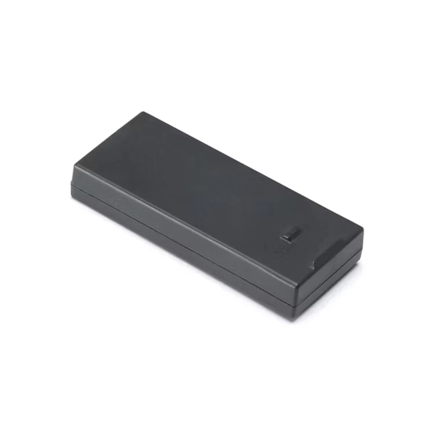 Batterie drone DJI Mavic Mini 7.6V 2400mAh insérée dans le chargeur, en cours de charge.