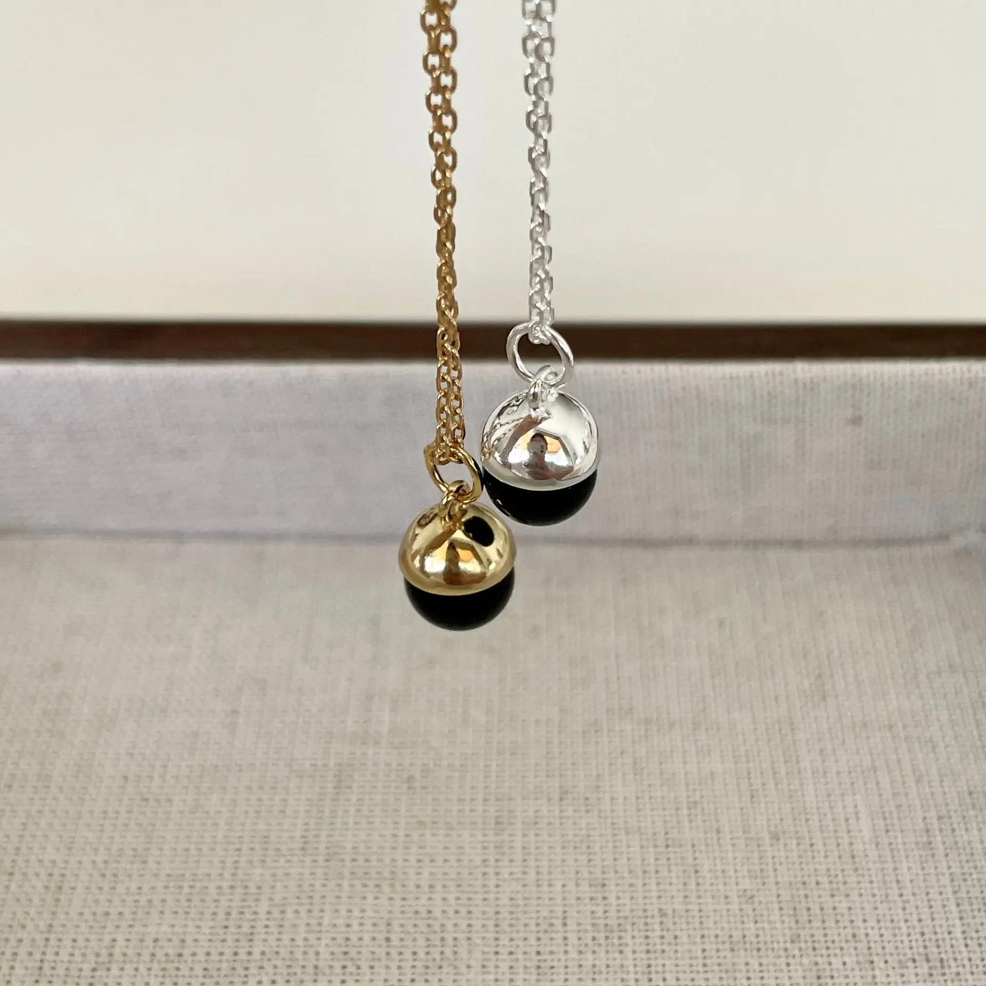 完売品！【eL+1】stone long necklace ブラック おねさん 新品【eL+1】stone long necklace ブラウン おねさん 巾着