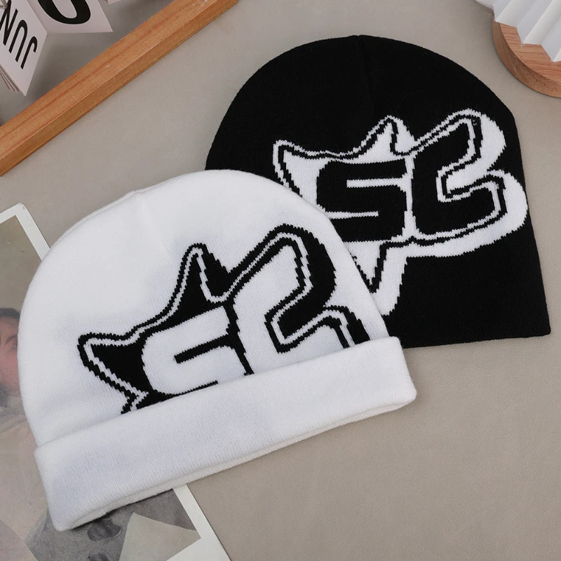 Рисунок 6 - Шерстяные вязаные облегающие шапки