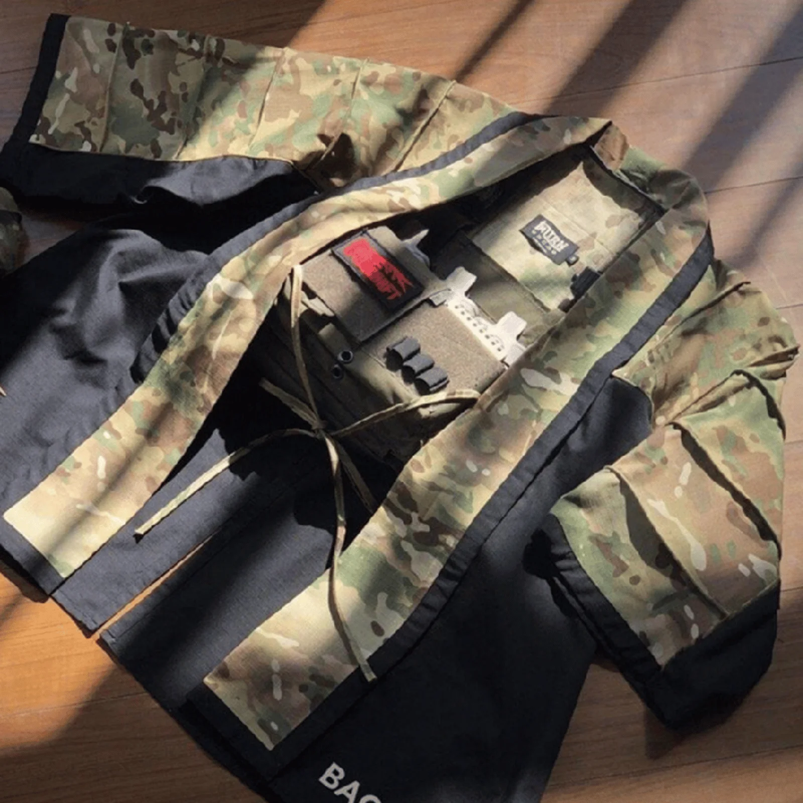 Taktischer Trainingsmantel Mantel Kampf Haori Jacke besticktes Hemd für Airsoft Jagd Outdoor Cosplay – Detail 5