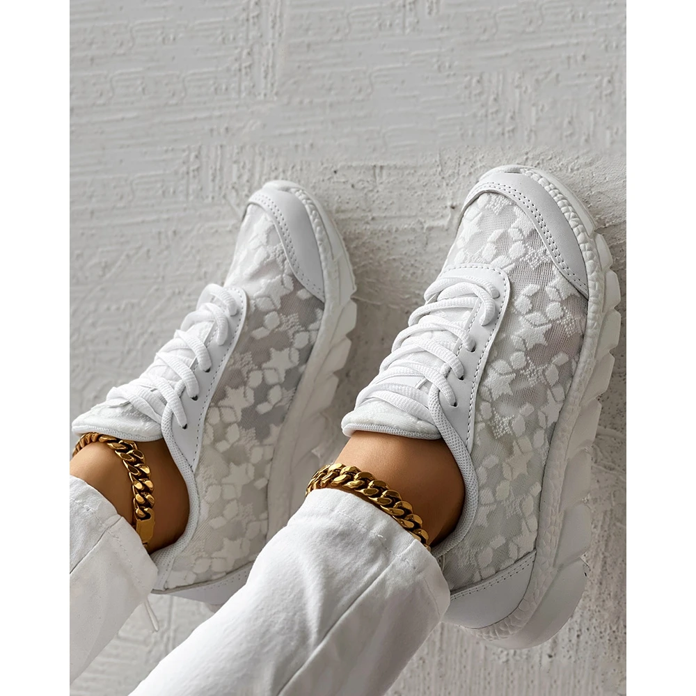 2024 New In Women Star Pattern Lace-up Breathable Sneakers Fashion Casual Round Toe White Sports Shoes Going Out Running Shoes