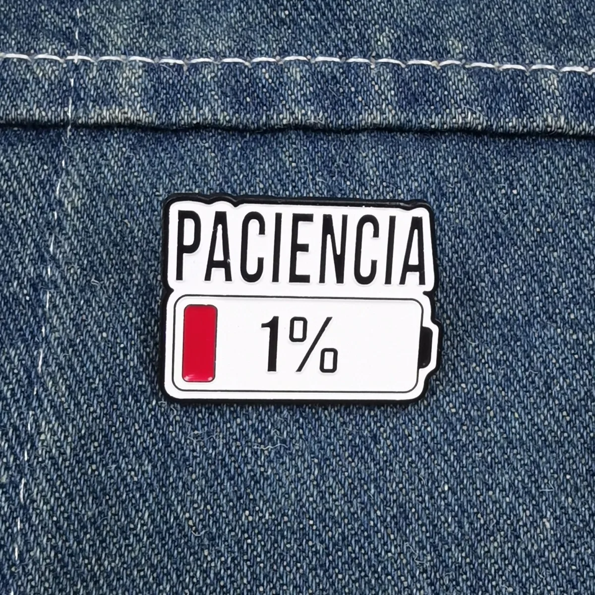 PACIENCIA 1% 에나멜 핀 맞춤형 스페인어 배터리 부족 브로치 라펠 배지 패션 귀여운 옷 장식품 친구 선물
