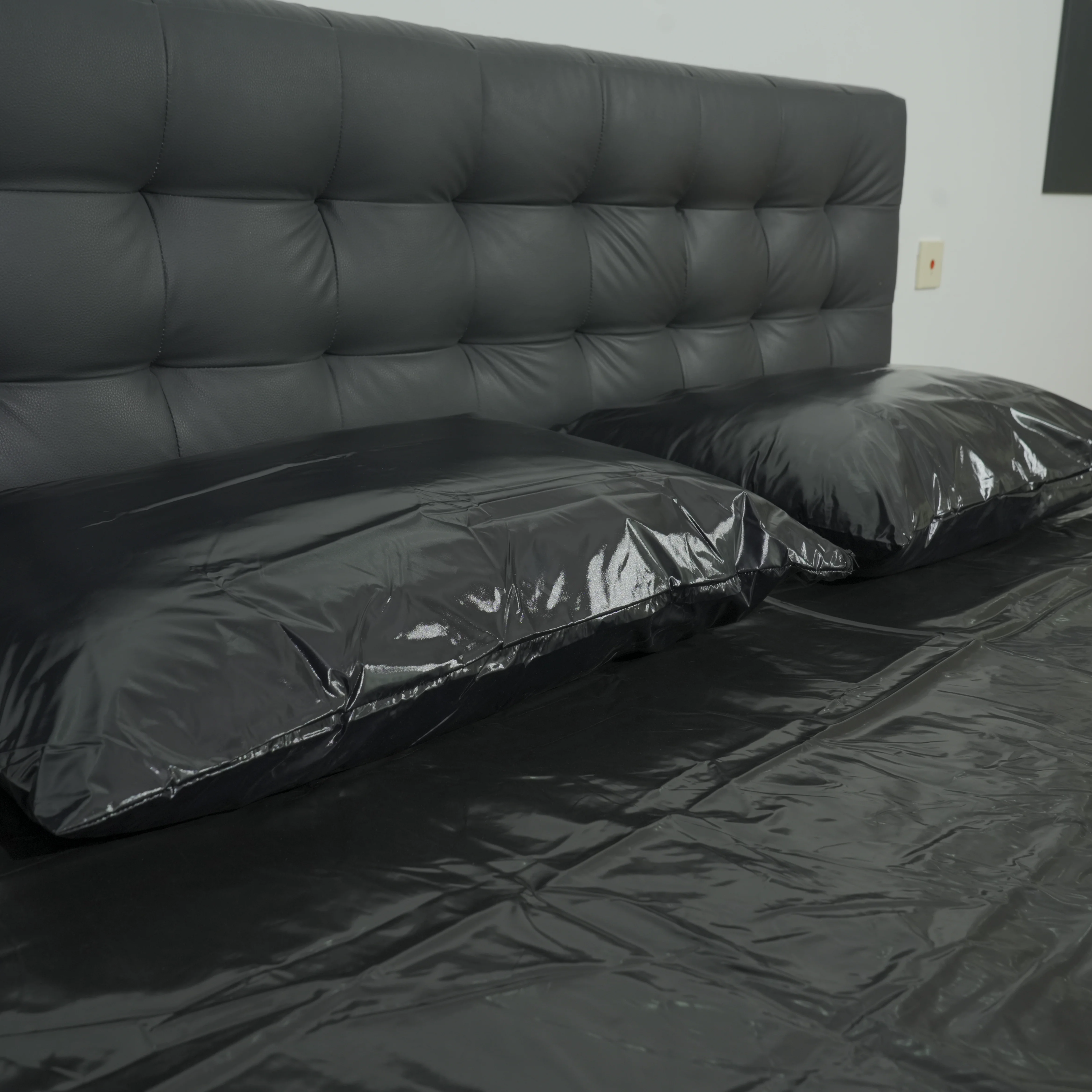 1 par de fundas de almohada de PU negras de alta calidad con cierre de cremallera y sin núcleo interior, protector de almohada para perros y mascotas