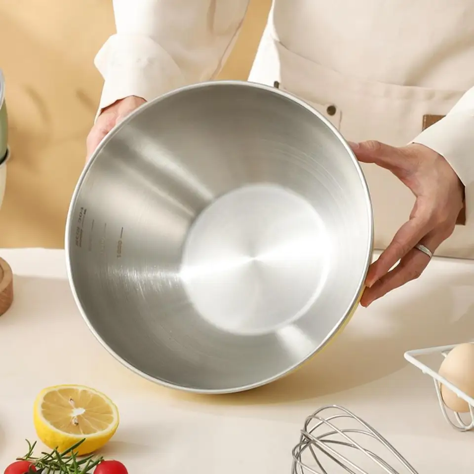 Set 5 Ciotole Acciaio Inox Con Coperchi, Cucchiai Dosatori E Frusta - 2