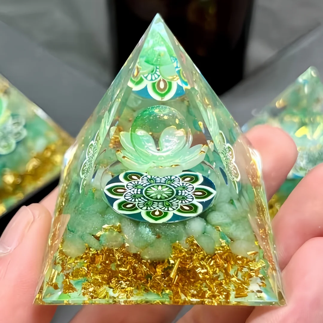 1 Stück grüne Aventurin-Pyramide für viel Glück, Tischdekoration, perfektes Geschenk für Weihnachten, Valentinstag, verschiedene Feiertage