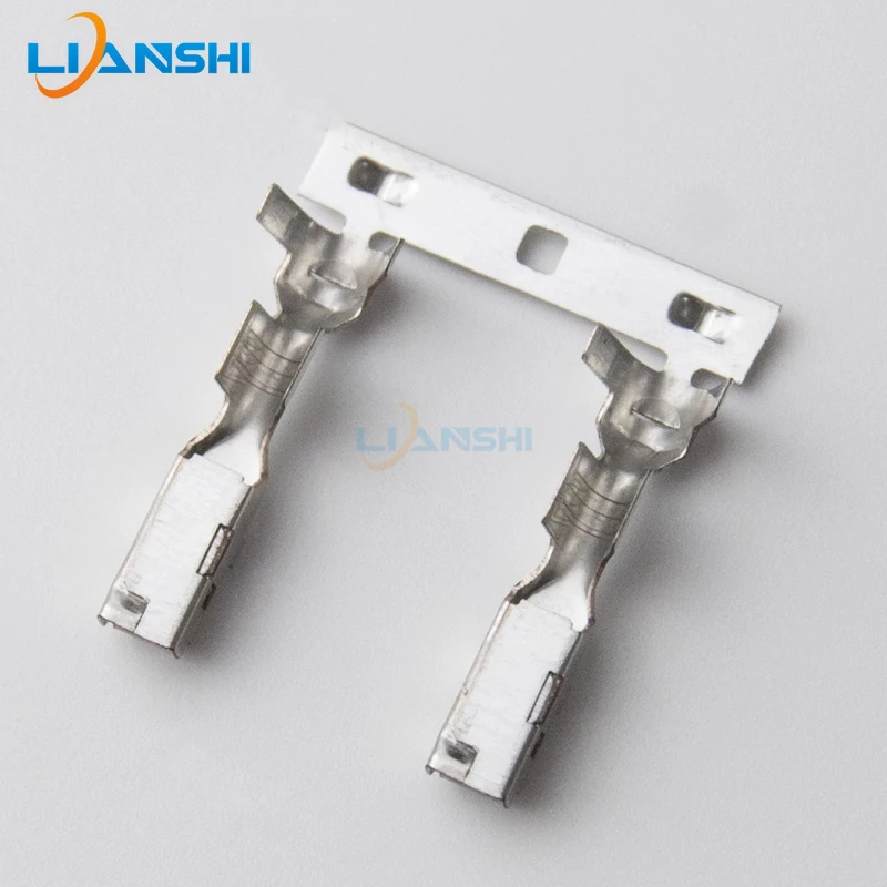 ขั้วต่อสายไฟรถยนต์ 7116-4152-02, ขั้วต่อแบบเสียบ, ขั้วต่อสายไฟภายในประเทศ, ขั้วต่อแบบสปริง 1