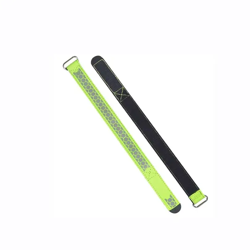Gros plan sur la boucle métal des sangles batterie RC 20x260mm pour FPV