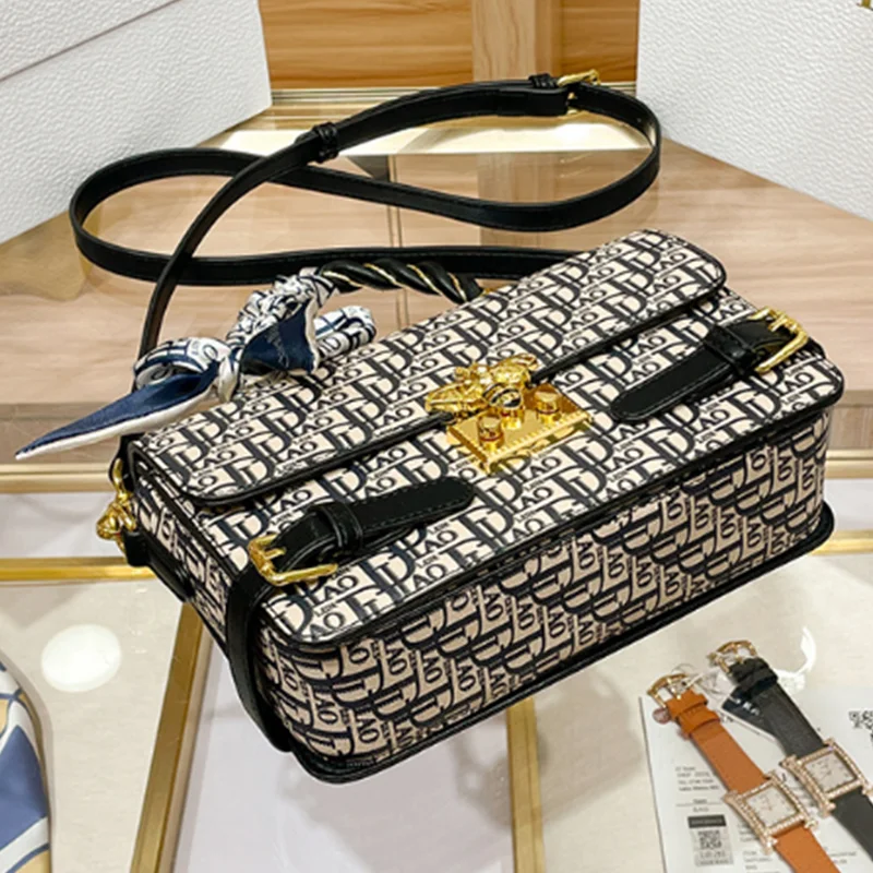 New Four Seasons Universal Ladies Niche Bee Shoulder Fashion Cross Body Street Towards Flow Handheld Change Small Square Bag - Image 4