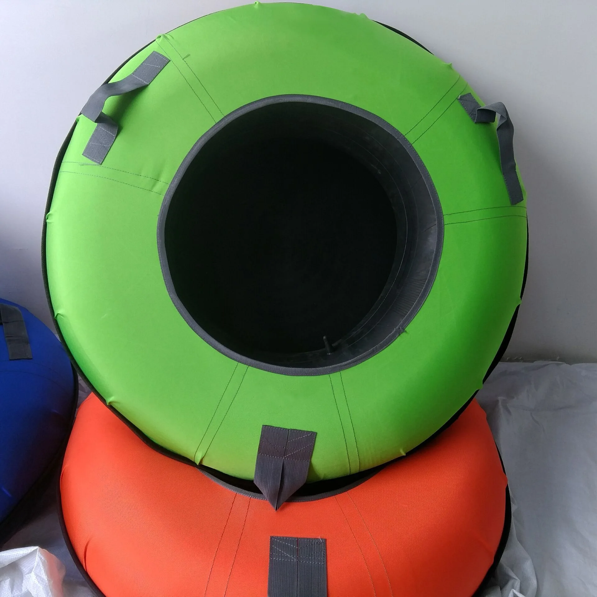 Winter Sport 0.6mm Pvc Bottom Towable Grass Sand Sled Inflatable Ski Cold Resistant Adult Snow Tube With Nylon Cover
