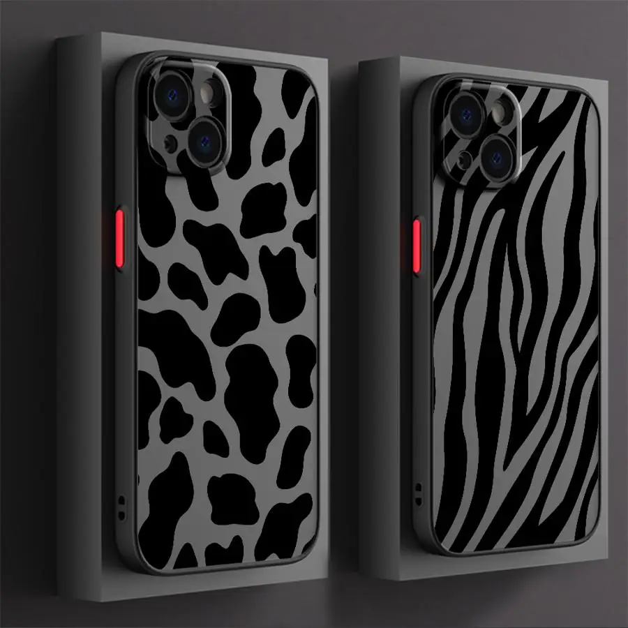 Sleek Leopard Print Phone Case - Stylish and Protective Cover