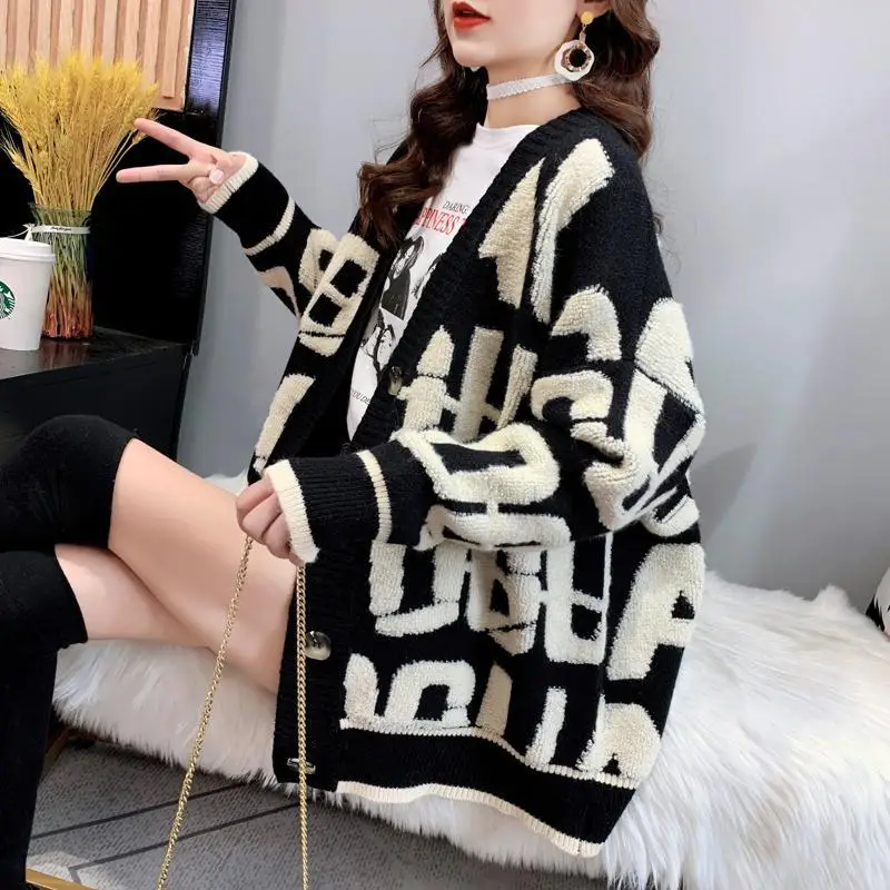 

Winter knitted letter cardigan sweater coat 2023 new thickened cute cartoon embroidery V-neck cardigan women's jacket