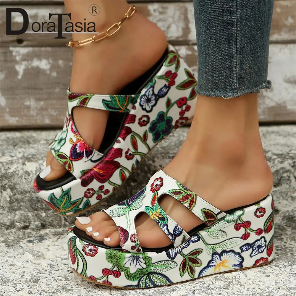 

Big Size 43 Brand New Female Platform Hollow Slides Fashion Flower Wedges High Heels Summer women's Slippers Casual Woman Shoes