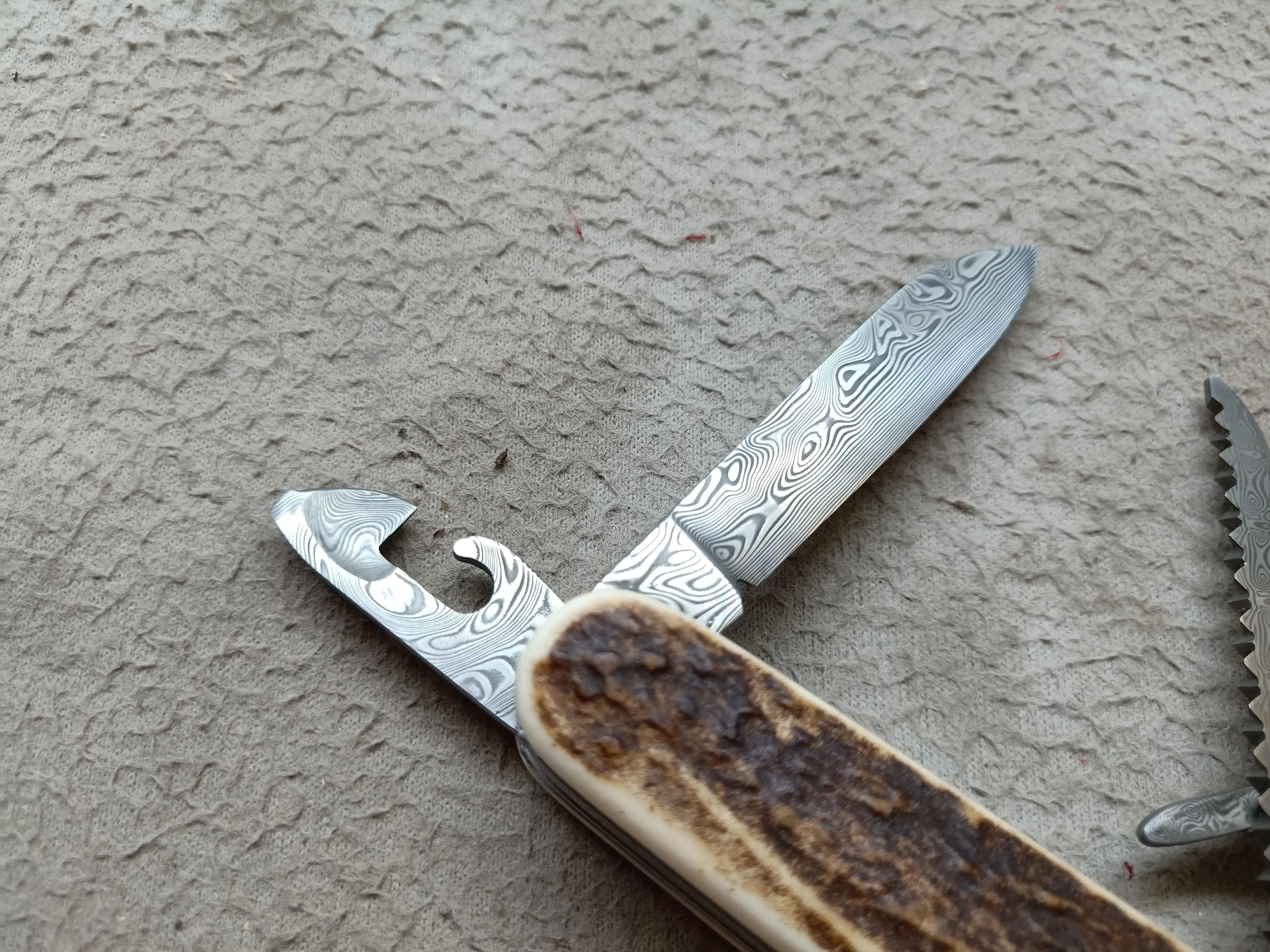 Can a 91mm victorinox scissor be fitted in place of the blade on a