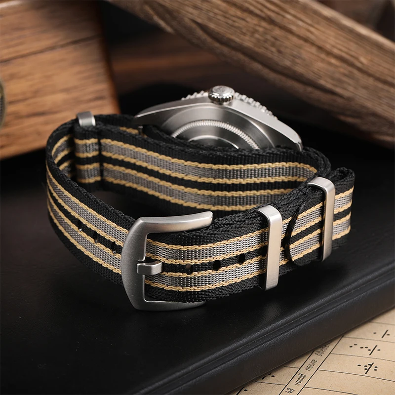 Bracciale per smartwatch, in nylon resistente, con chiusura in velcro