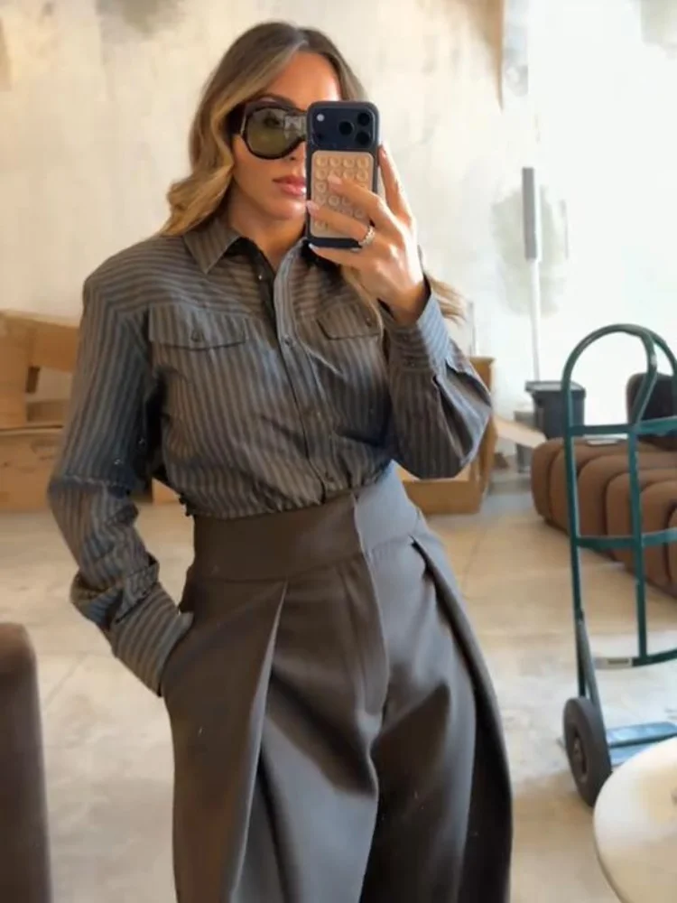 Elegant Women's High-Waisted Pleated Wide-Leg Trousers
