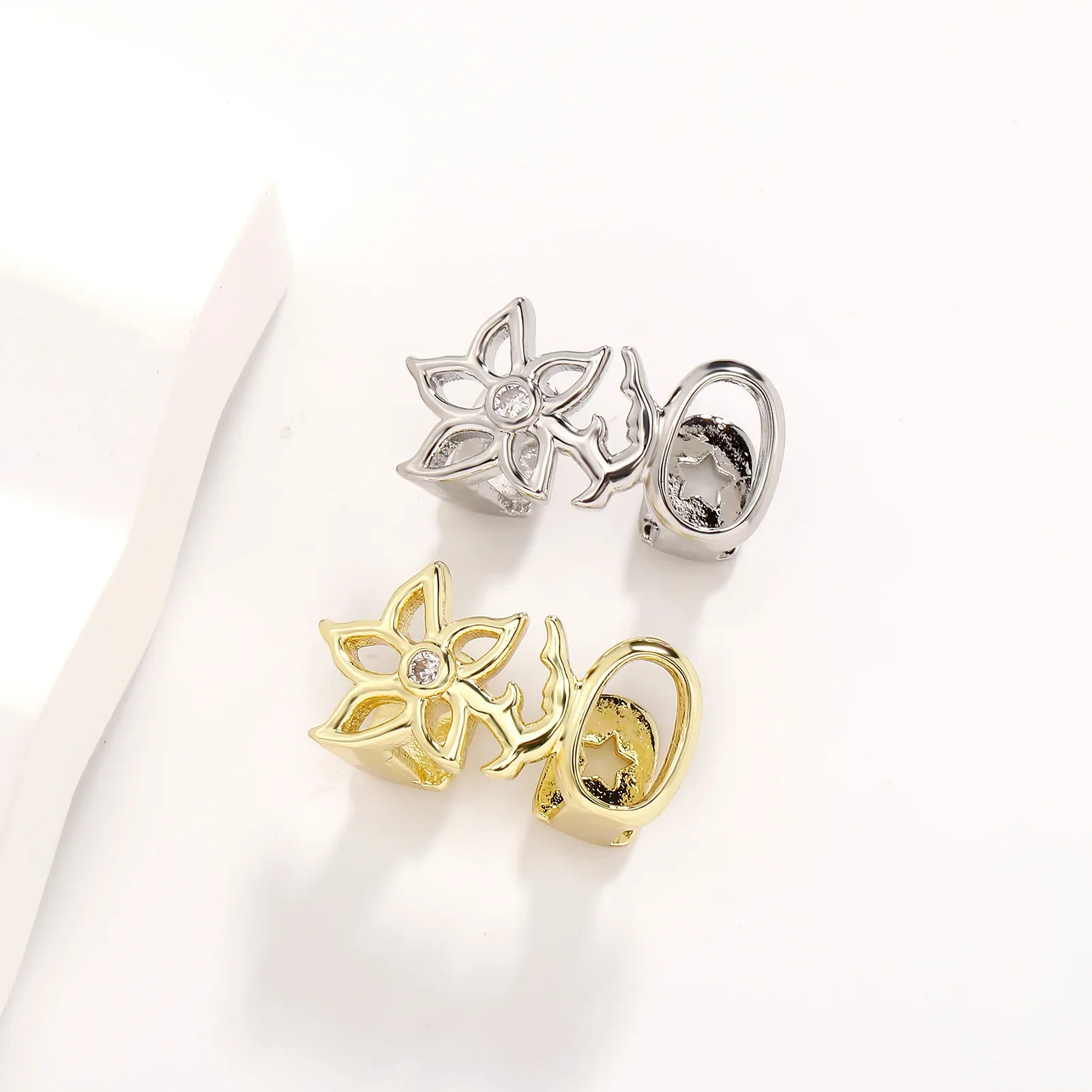 Glossy Double Flower Tooth Jewelry in Gold/Silver