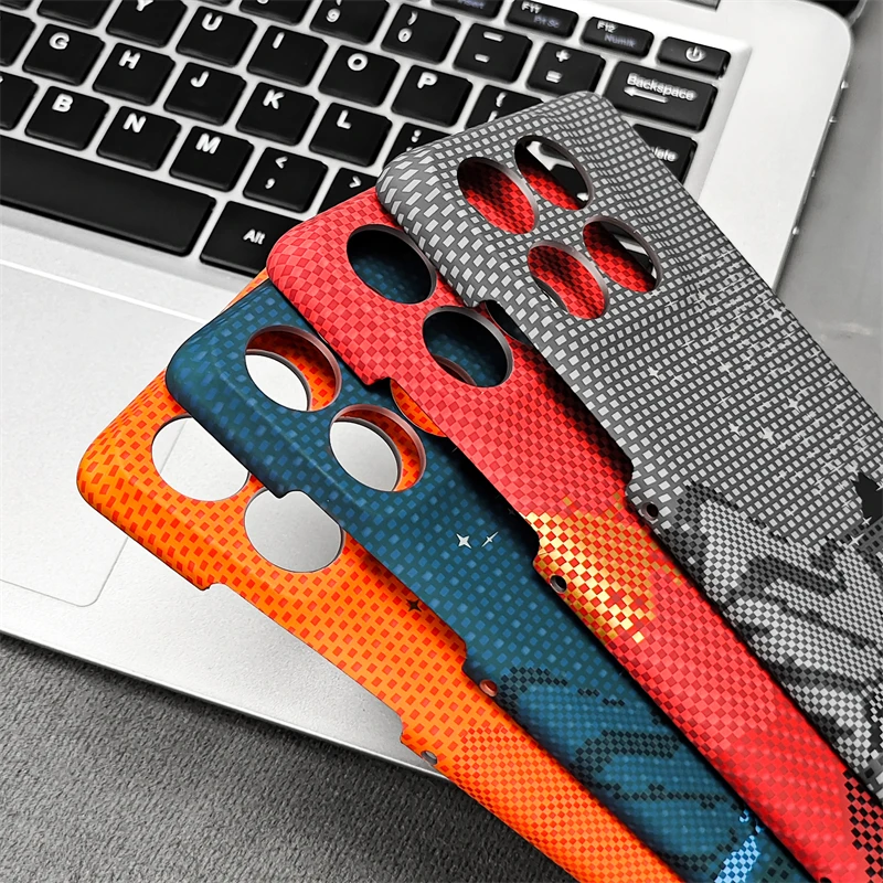 Magnetic Carbon Fiber Striped Lightweight Hard Case with Magsafe Compatibility