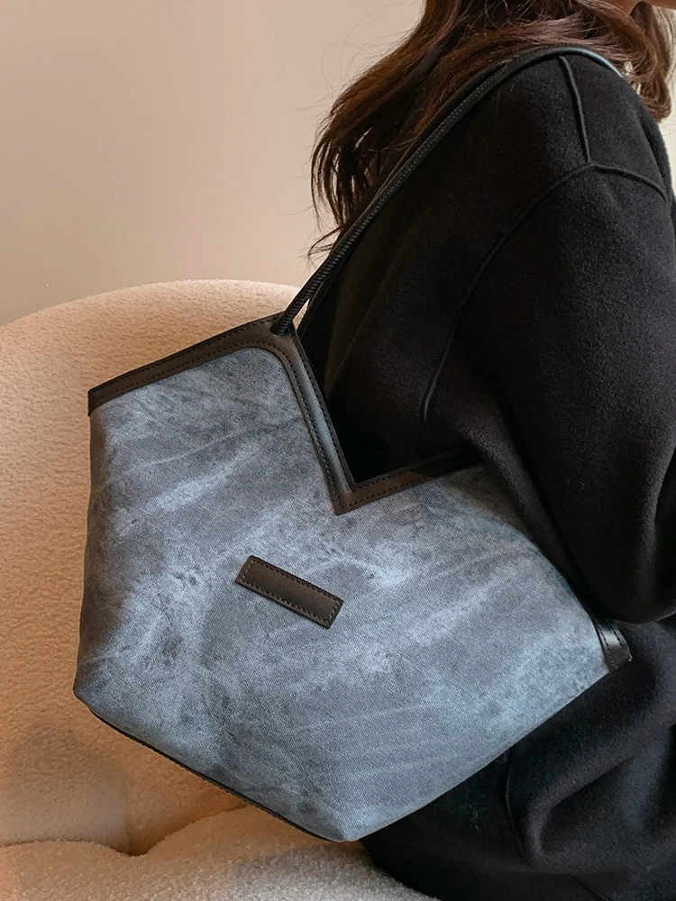 Autumn Winter Large Capacity Tote Bag Fashionable Versatile Pu Leather Shoulder Underarm Commuter Pack Casual Women Handbag