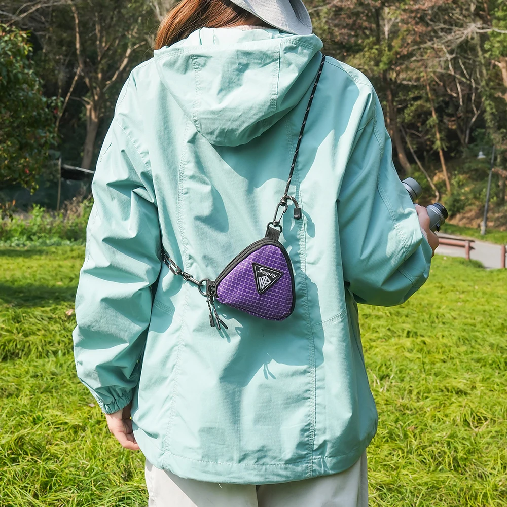 Herren-Umhängetasche, kleine Hängetasche im japanischen Stil, dreieckige Schlüsseltasche in kontrastierender Farbe, lässige Kopfhörertasche im Workwear-Stil – Detail 16