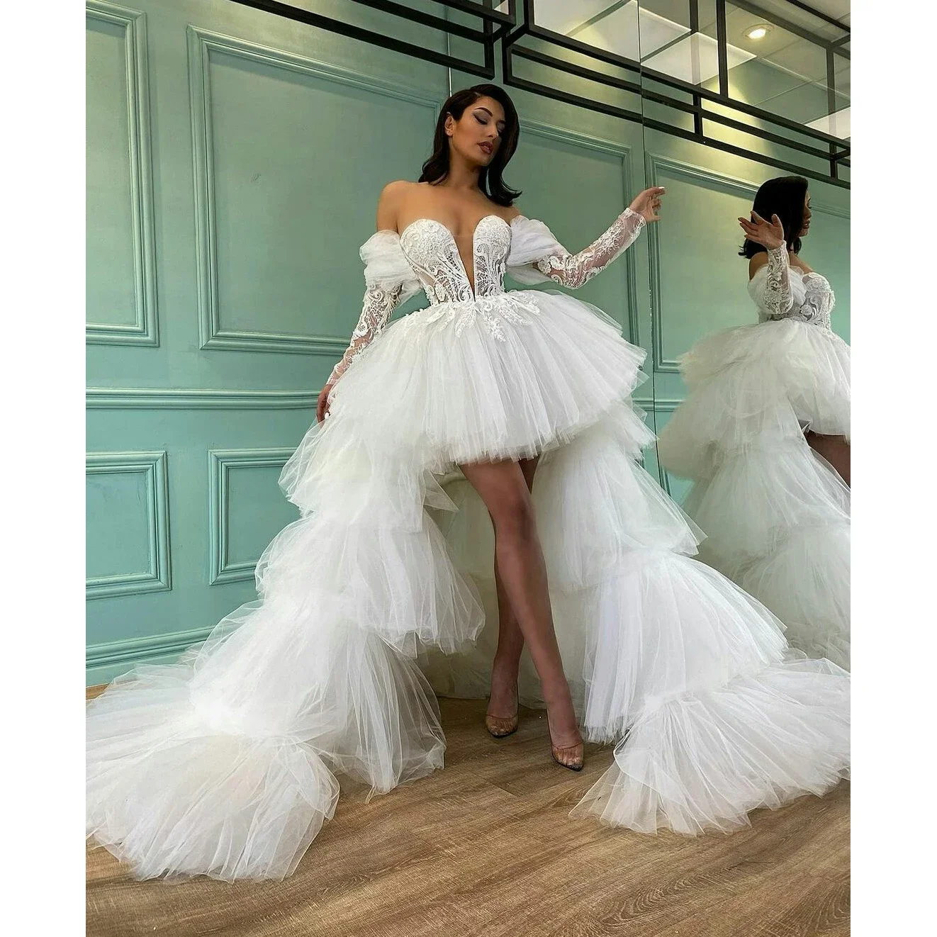 

Elegant A-line sexy V-neck skirt layered tulle ball bridal party dress under shoulder long sleeve lace romantic wedding dress