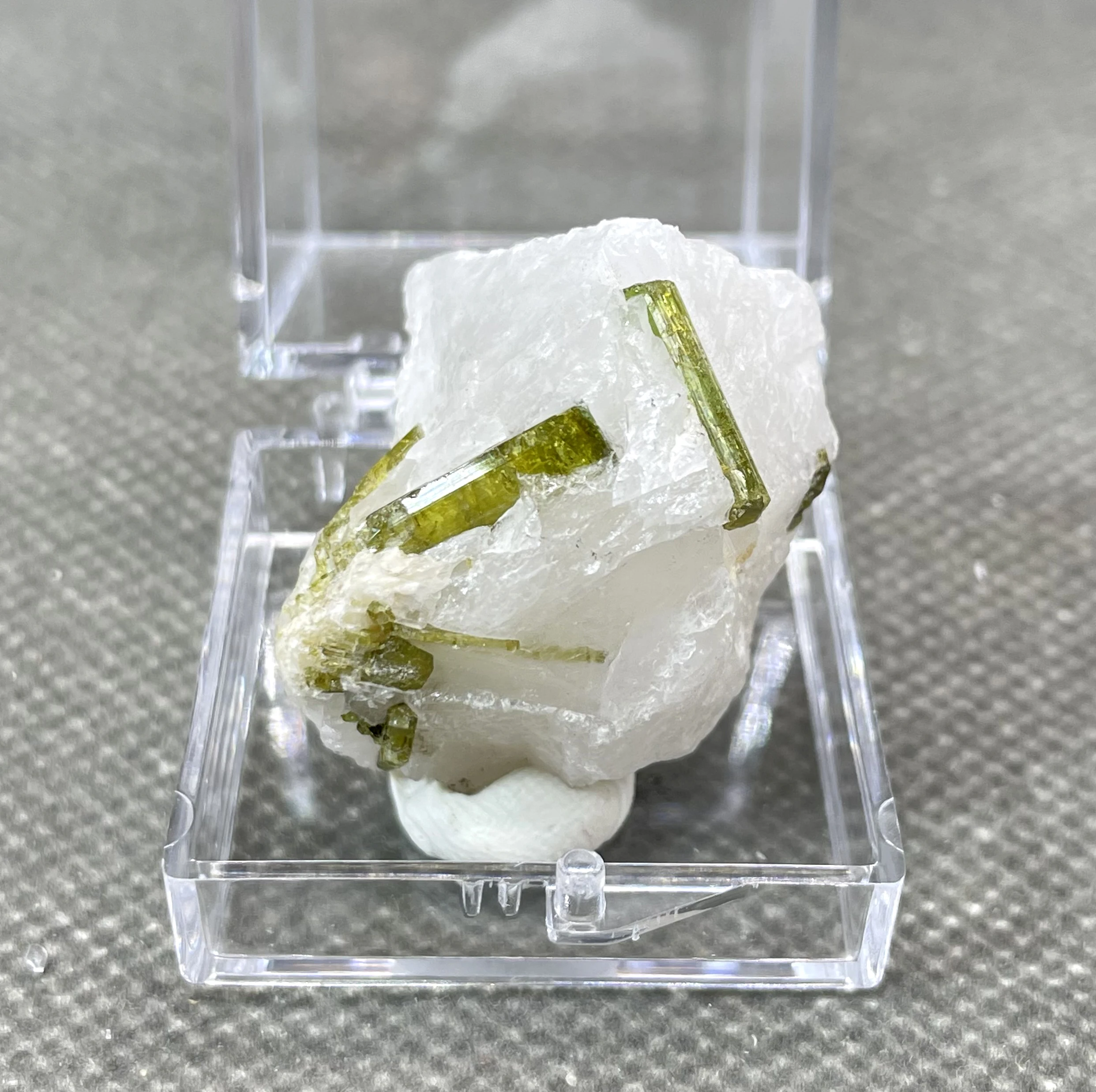 Natural green tourmaline pillars mineral specimens + box size 3.4cm + healing quartz crystals and stones rock gemstone 2