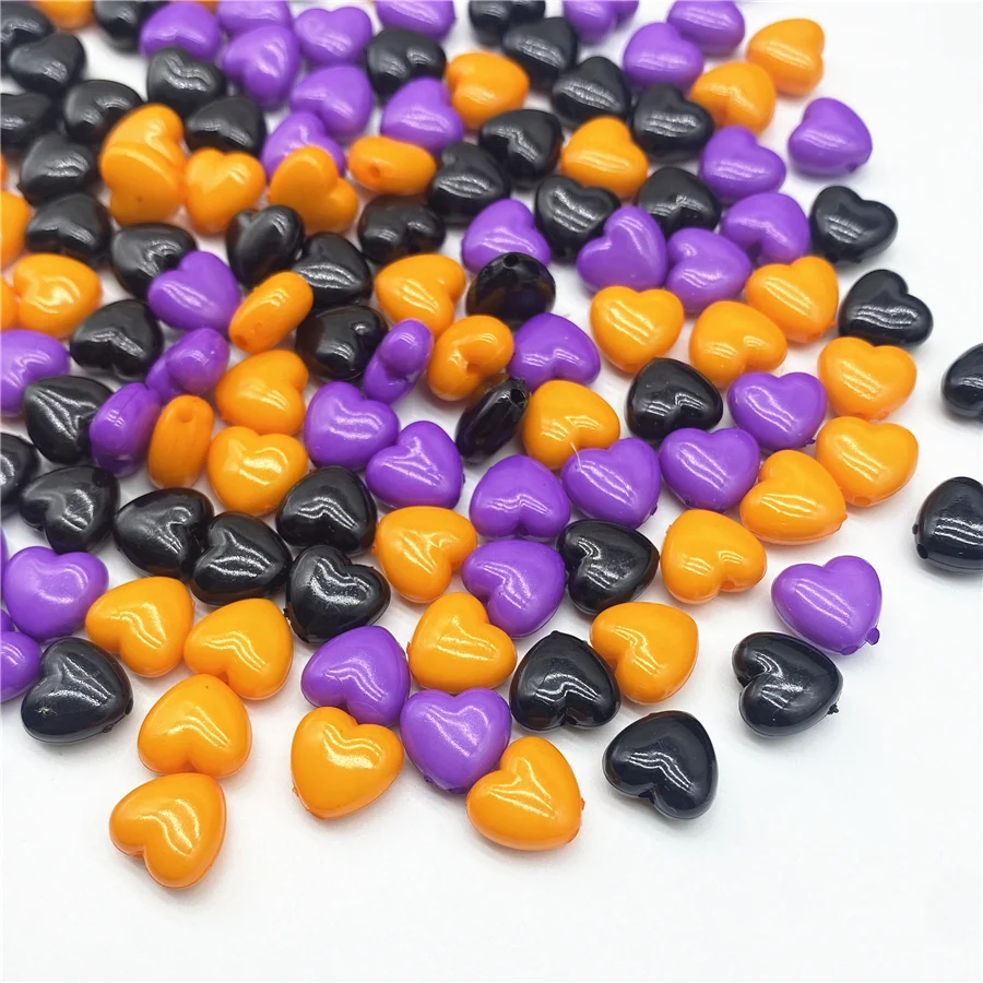 50 stücke halloween farbige herzförmige acryl perlen für diy schmuck herstellung