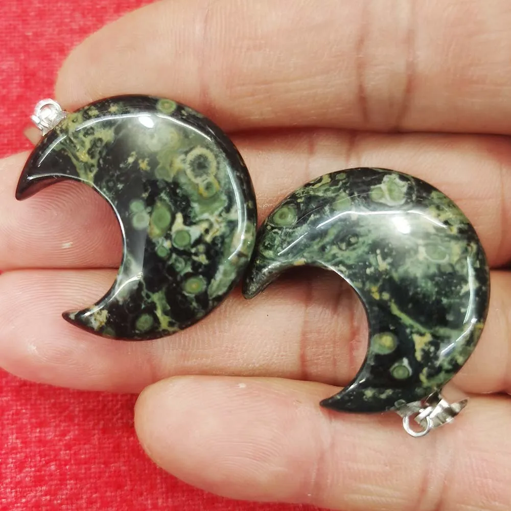 Selling Natural Stone Moon Shape Crystal Agate Pendants Exquisite Necklaces Accessories Charms DIY Jewelry Making Wholesale 8PCS