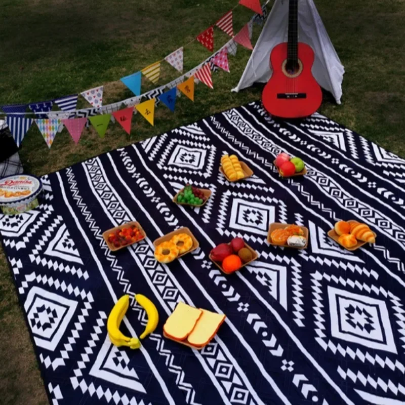 Large Thickened Outdoor Moisture-proof Camping Mat Portable Collapsible Soft Comfortable Machine Washable Picnic Camping Mat 2