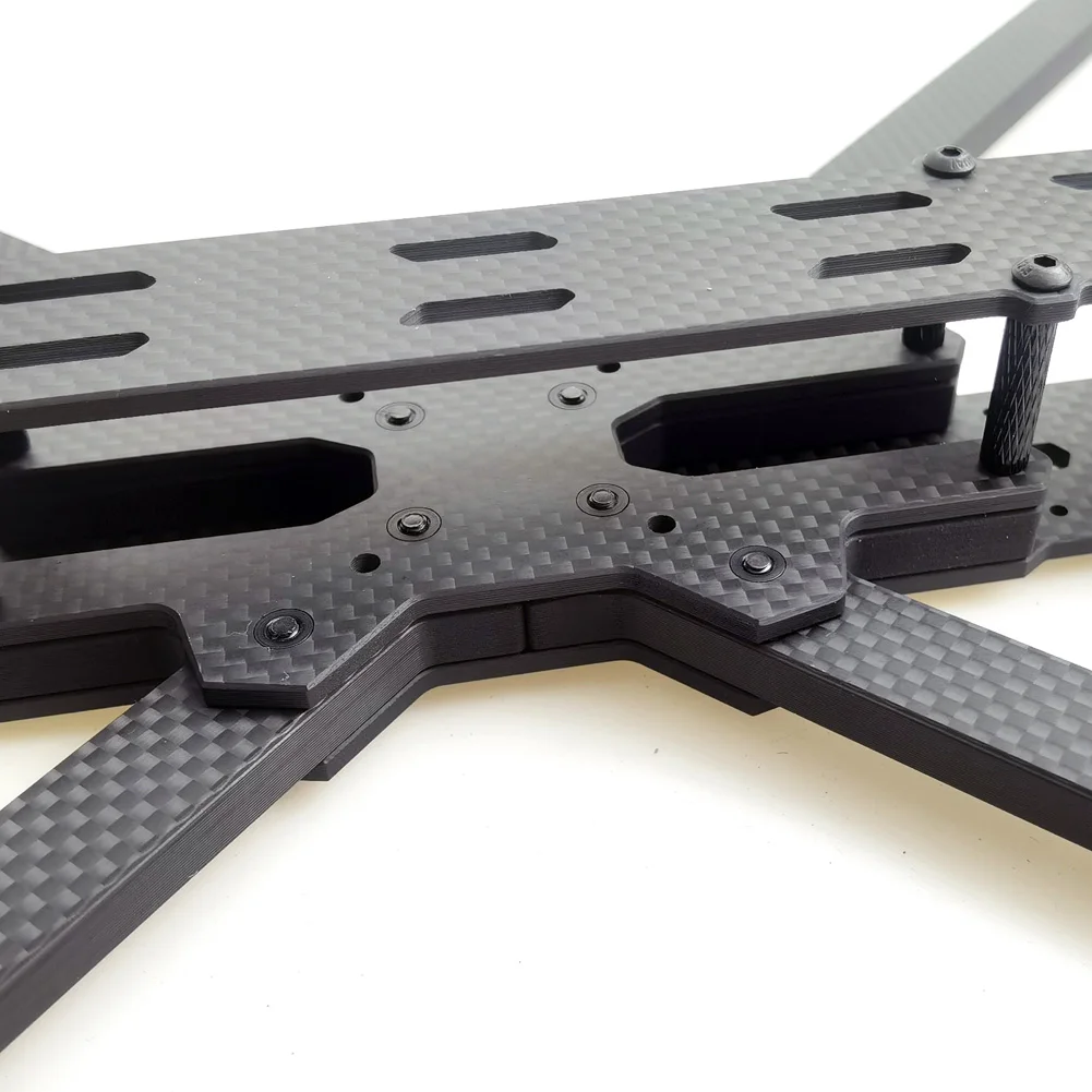 Détail du bras en fibre de carbone du kit cadre drone FPV XL10 V6, montrant la compatibilité DJI O3.