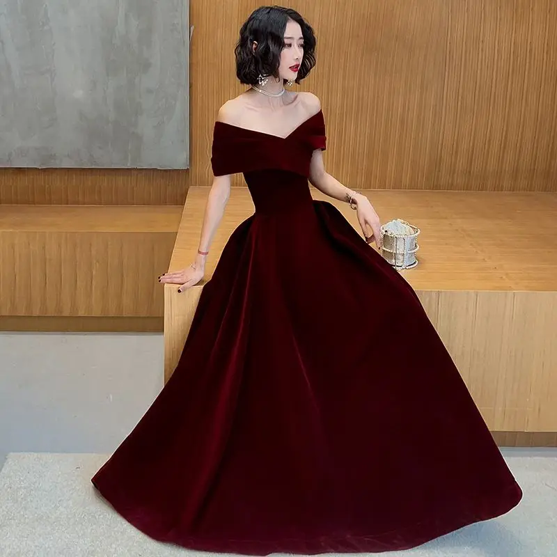 

Retro Plus Size Velvet Party Dresses Slash Neck Burgundy Black Elegant A-Line Long Gowns 2022 Short Sleeve Christmas Dresses Red