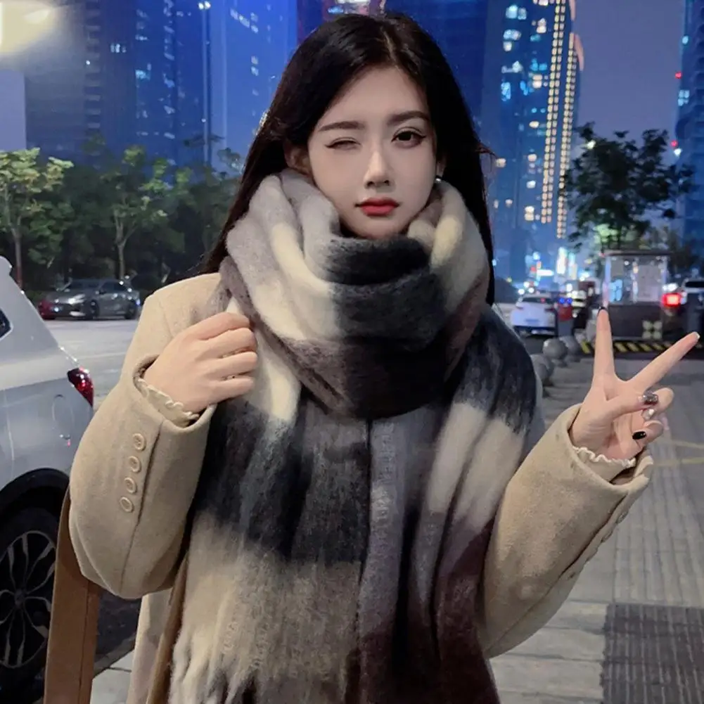 Рисунок 4 - Зимний клетчатый шарф с рисунком