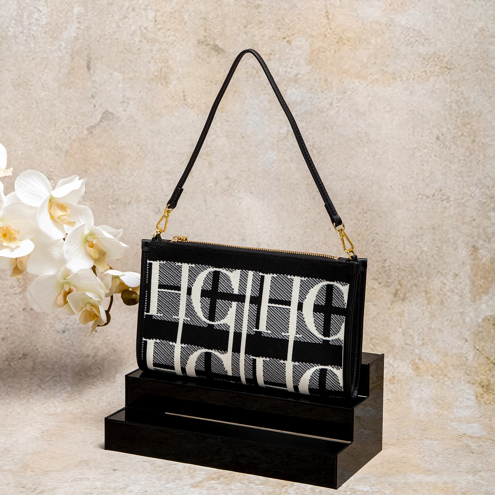 حقيبة يد نسائية من تصميم CHCH لعام 2025، تتميز بتص...