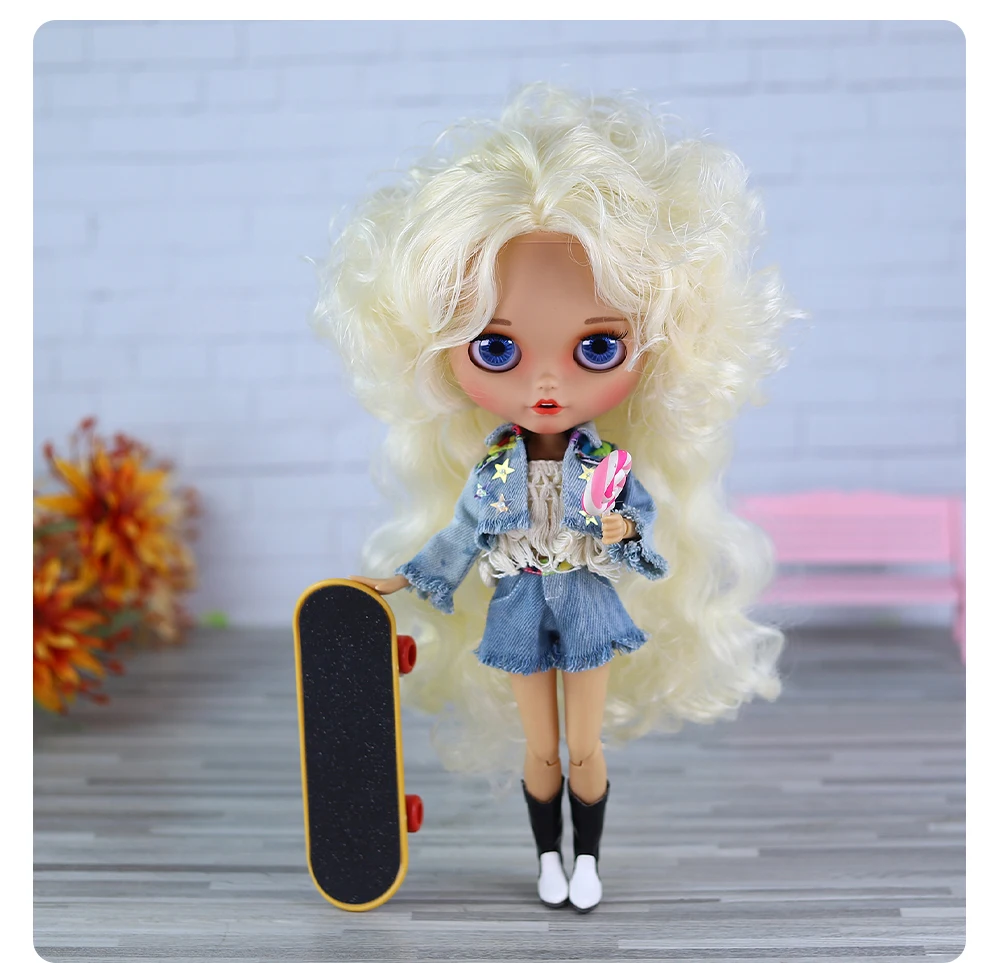 Ashley – Premium Custom Neo Blythe Doll with Blonde Hair, Tan Skin & Matte Smiling Face 13 Ashley – Premium Custom Neo Blythe Doll with Blonde Hair, Tan Skin & Matte Smiling Face 13