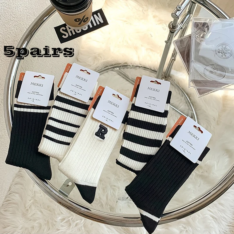 

5 Pairs Women's Mid Length Socks Black And White Four Seasons Outerwear College Style Long Tube Striped Sports Trendy Socks