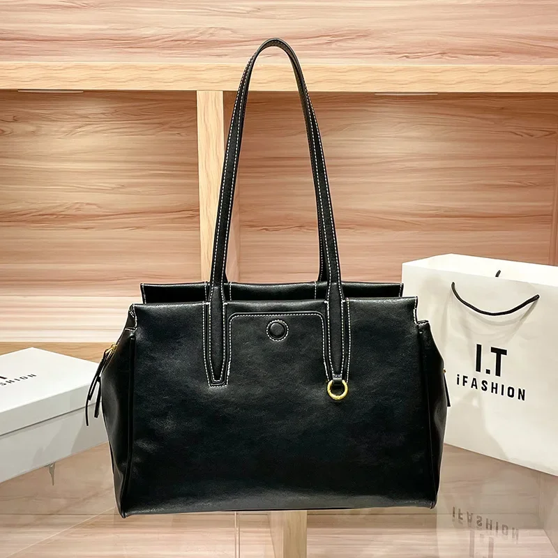 Exclusive Collection Small Town Tote #64000
