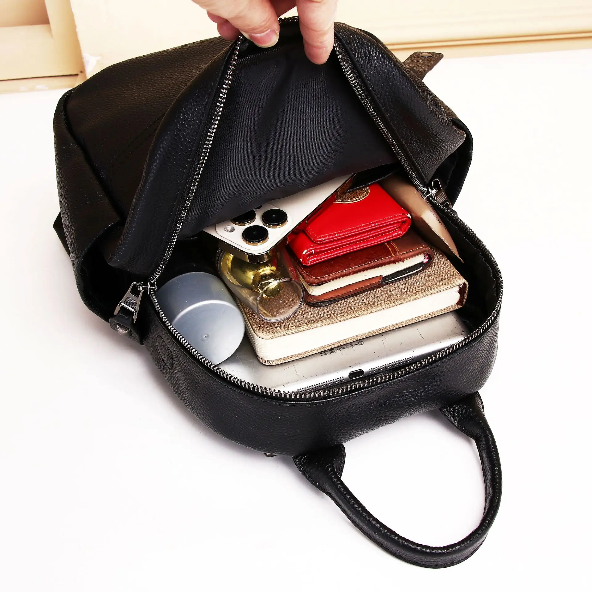 2024 New Fashion Genuine Leather Women Backpacks Luxury Brand Female Real Natural Leather Ladies Girl Student Casual Backpack 4