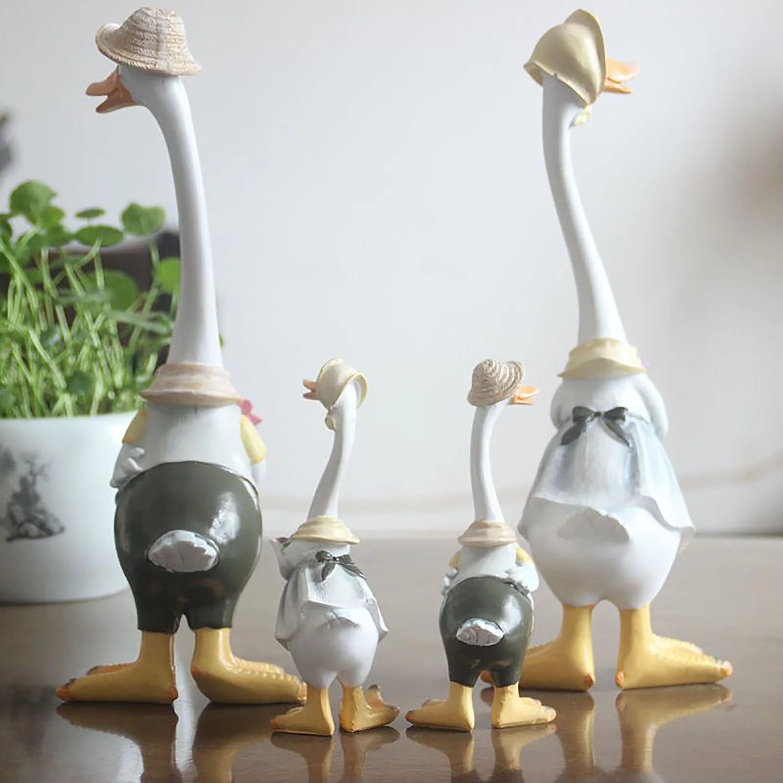 

Creative Cartoon Parent-Child Duck Resin Painted Animals Ornament Home Desktop Decorations Garden Courtyard Decor