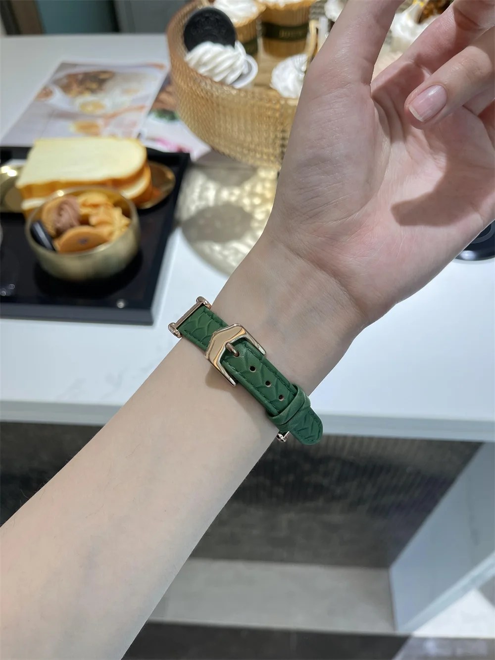 Diamond Leather strap for Apple Watch Band 44mm 45mm 38-42-40-41mm Luxury design Bracelet iwatch series 8 7 SE 6 5 4 Ultra 49mm