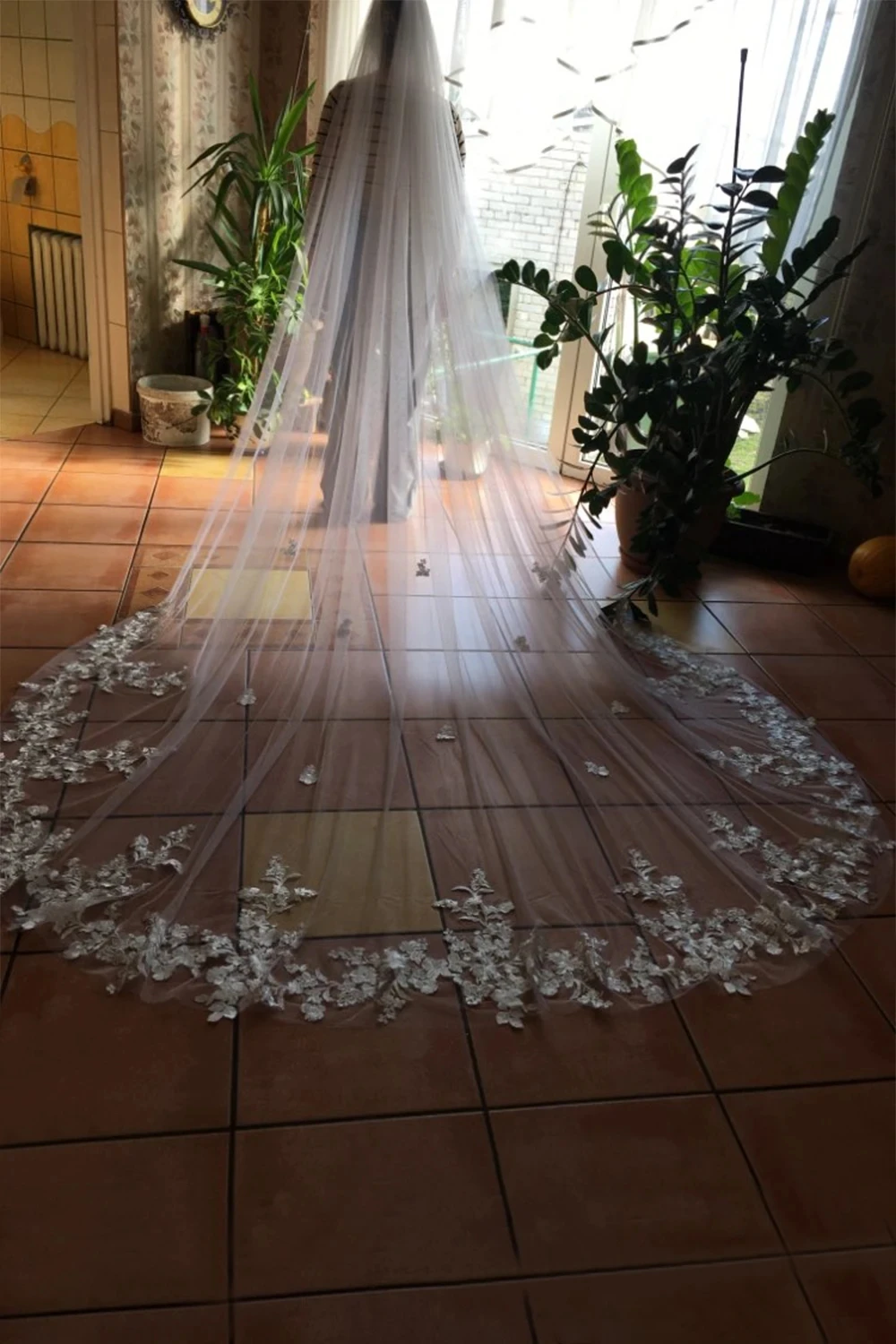 3 Meters One Layers Bridal Veils Lace Edge Cathedral Wedding Veil Comb Soft Tulle bridal veil