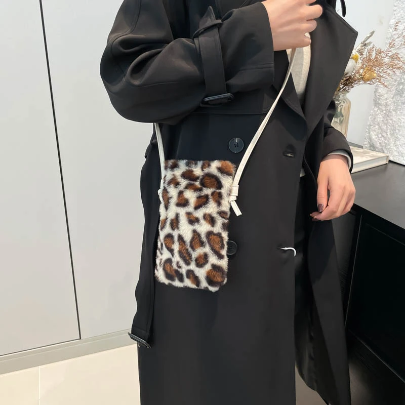 Fashion New Solid Color Shoulder Underarm Bag Women Plush Soft Autumn Winter Fashion Fluffy Totes Handbag Lady Travel Purse