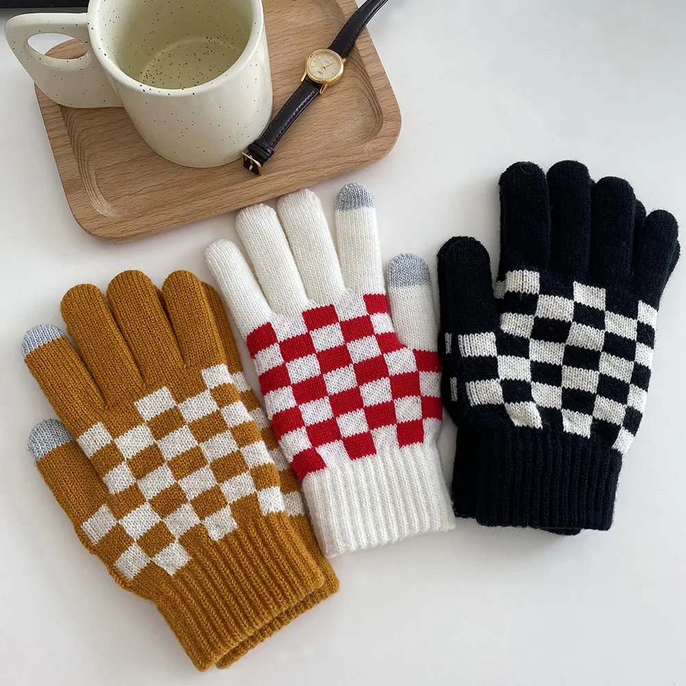 2022 New Fashion Women Gloves Autumn Winter Chessboard Warm Mitts Full Finger Mittens Women Outdoor Sport Female Gloves Screen
