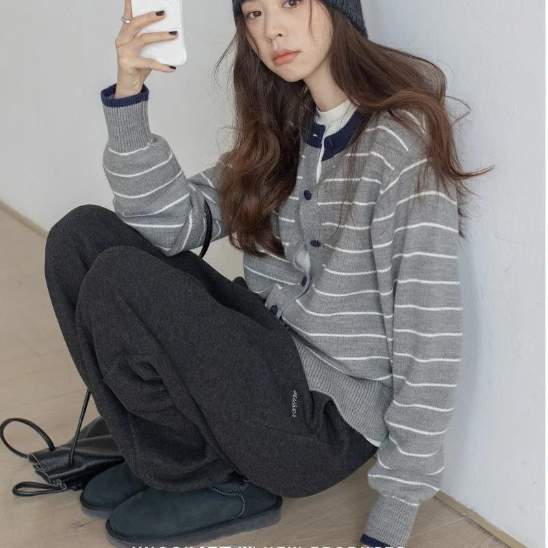 Autumn and Winter New Fashion Women's Clothing Striped Crew Neck Long Sleeved Sweater Elegant and Casual Top Soft Knitwear