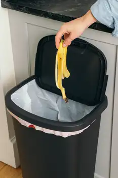 11-Gallon Plastic Trash Can 1