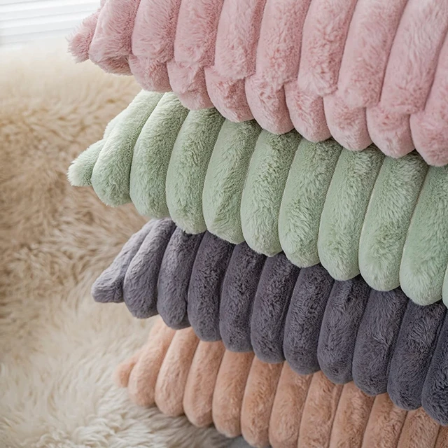 부드러움과 스타일이 어우러진 홈 데코에 활력을 불어넣는 고급스러운 베개 커버