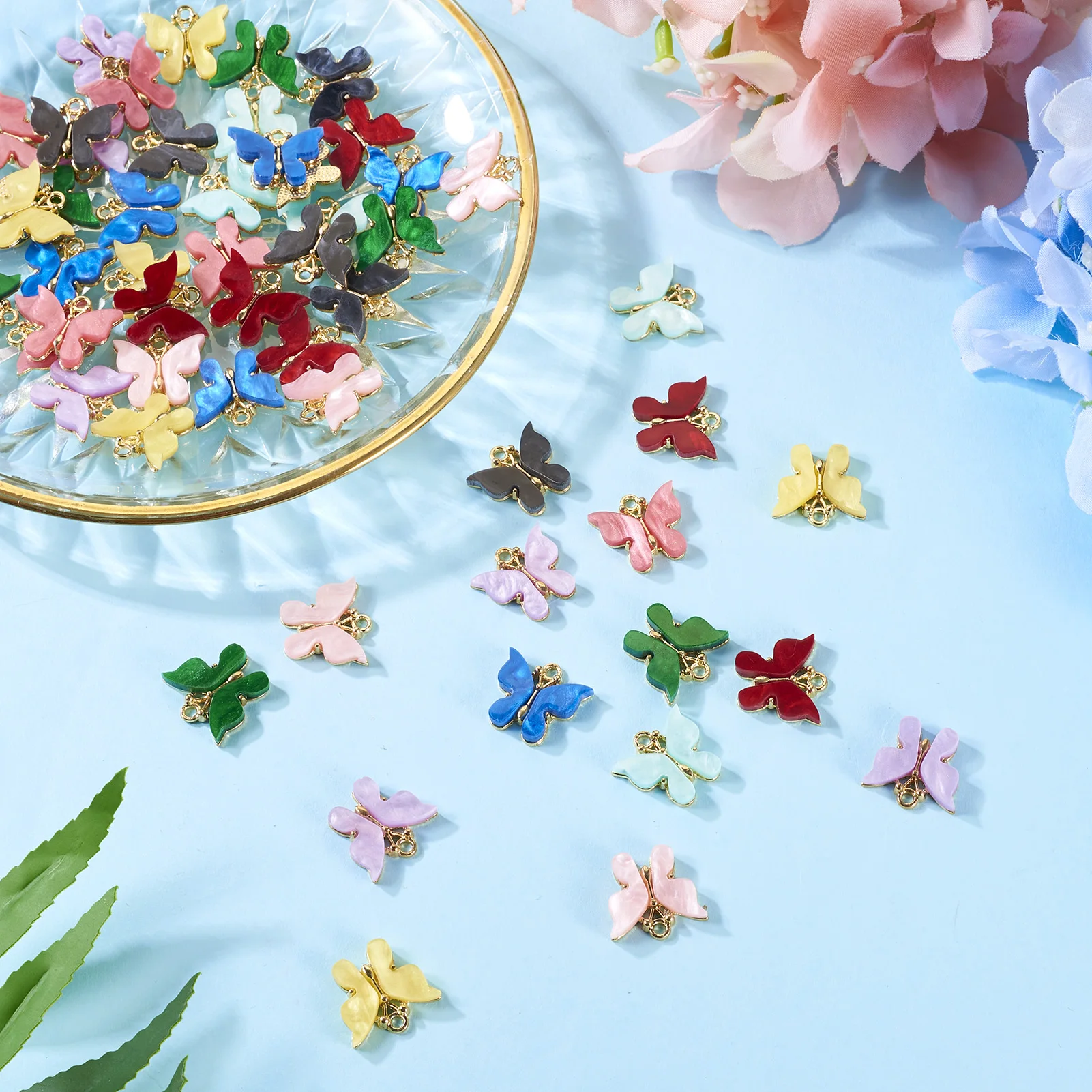 54Pcs/Box Acrylic Alloy Metal Butterfly Charms Animal Pendant Mixed Color For Women Necklace Bracelet Choker Jewelry Accessories