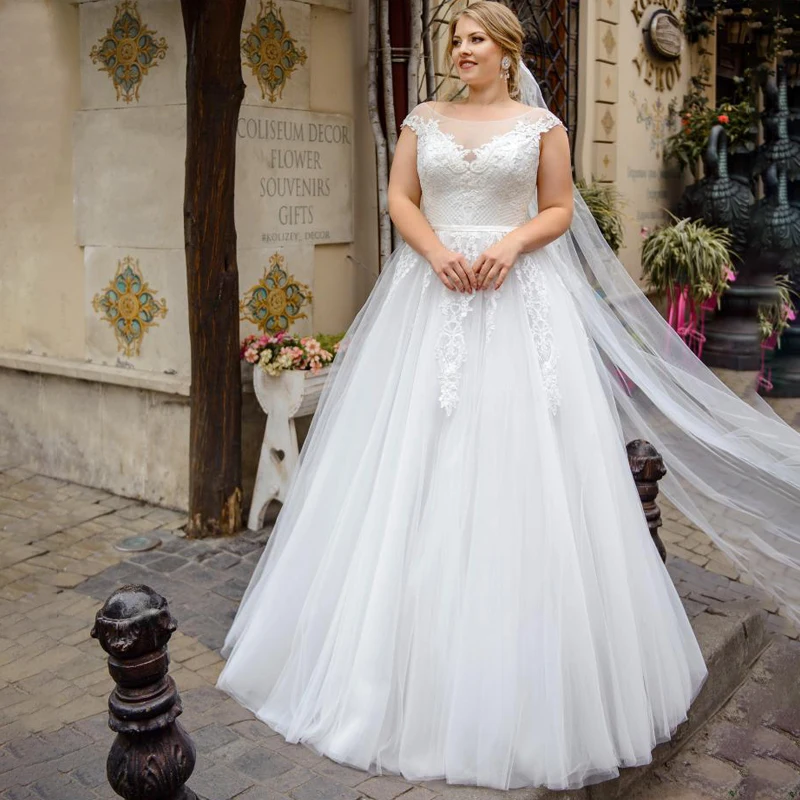 

2022 Scoop Appliques Lace Cap Sleeve Buttons Tulle A-Line Wedding Dress Bridal Gown Vestido De Noiva robes de mariées