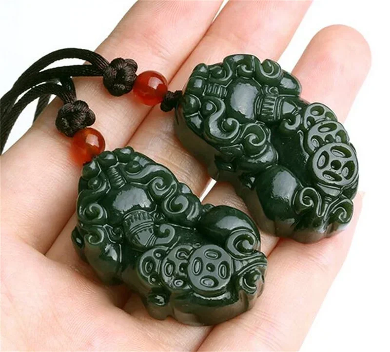 陶器の中国人物像　桃・貨幣 Beautiful Natural Dark Green HeTian Jade Carved Chinese Coin