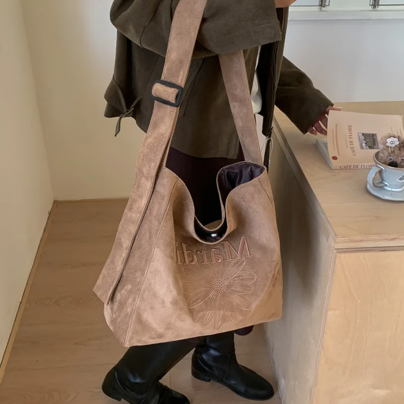 Large Capacity Tote Bag Autumn Winter New Fashion Commuter Shoulder Crossbody Bag Unique Textured Handbag