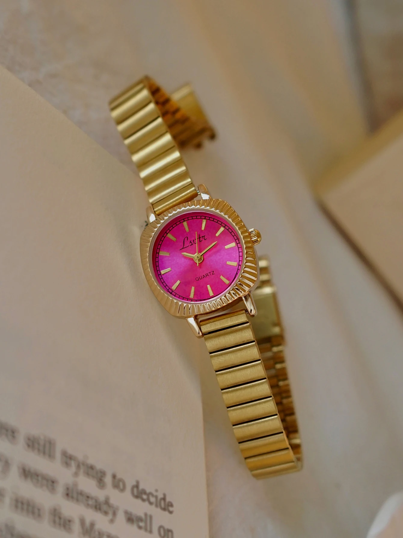 1 Piece of New Fashionable and Simple Gold Stainless Steel Women's Watch Business Casual Elegant Retro Style Waterproof Women's Quartz Watch Suitable for Holiday Gifts 5