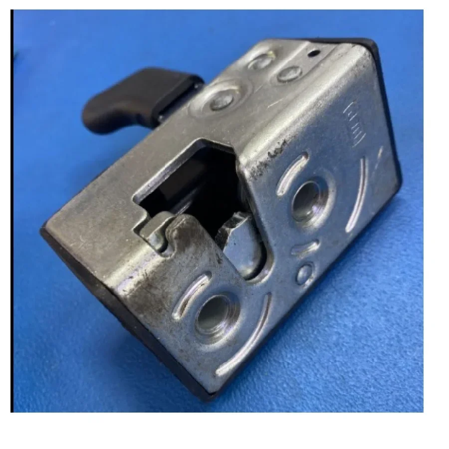 105266，YANMAR VIO MINI DIGGER EXCAVATOR DOOR LOCK latch